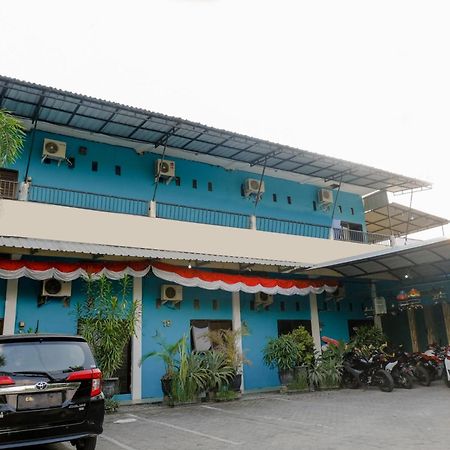 Oyo 1784 Hj. Aniek Residence Madiun Luaran gambar