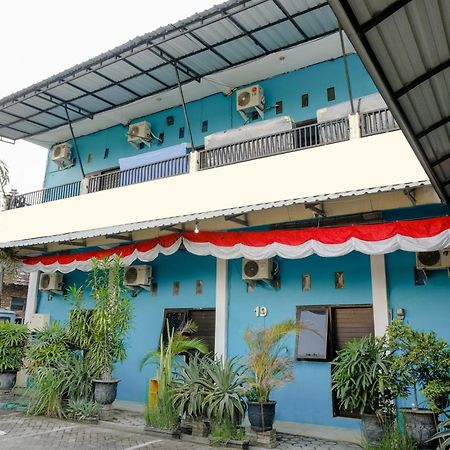 Oyo 1784 Hj. Aniek Residence Madiun Luaran gambar