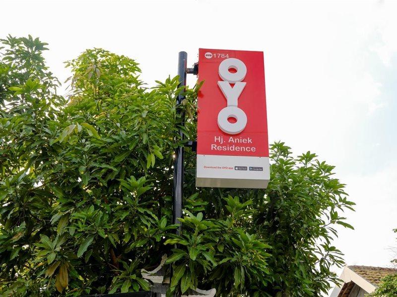 Oyo 1784 Hj. Aniek Residence Madiun Luaran gambar