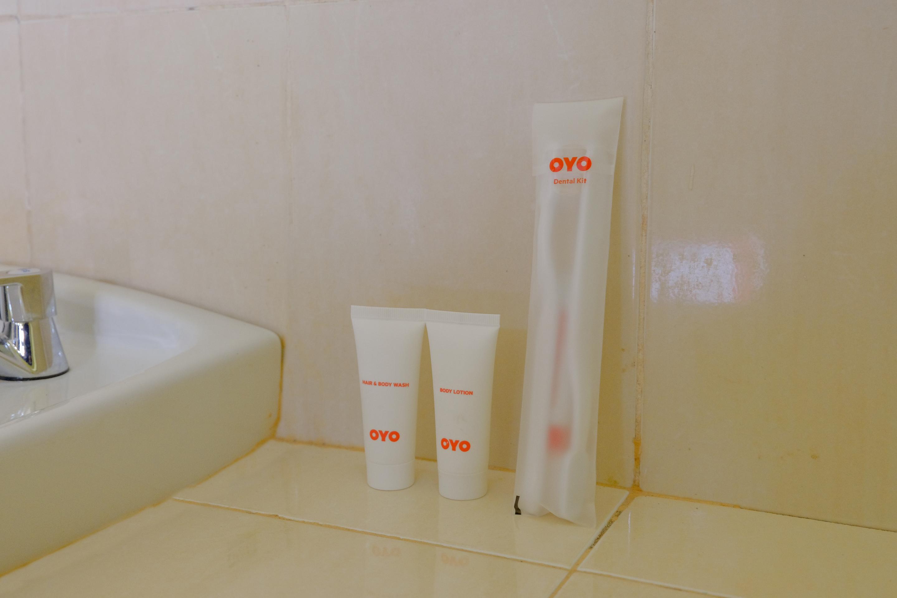 Oyo 1784 Hj. Aniek Residence Madiun Luaran gambar