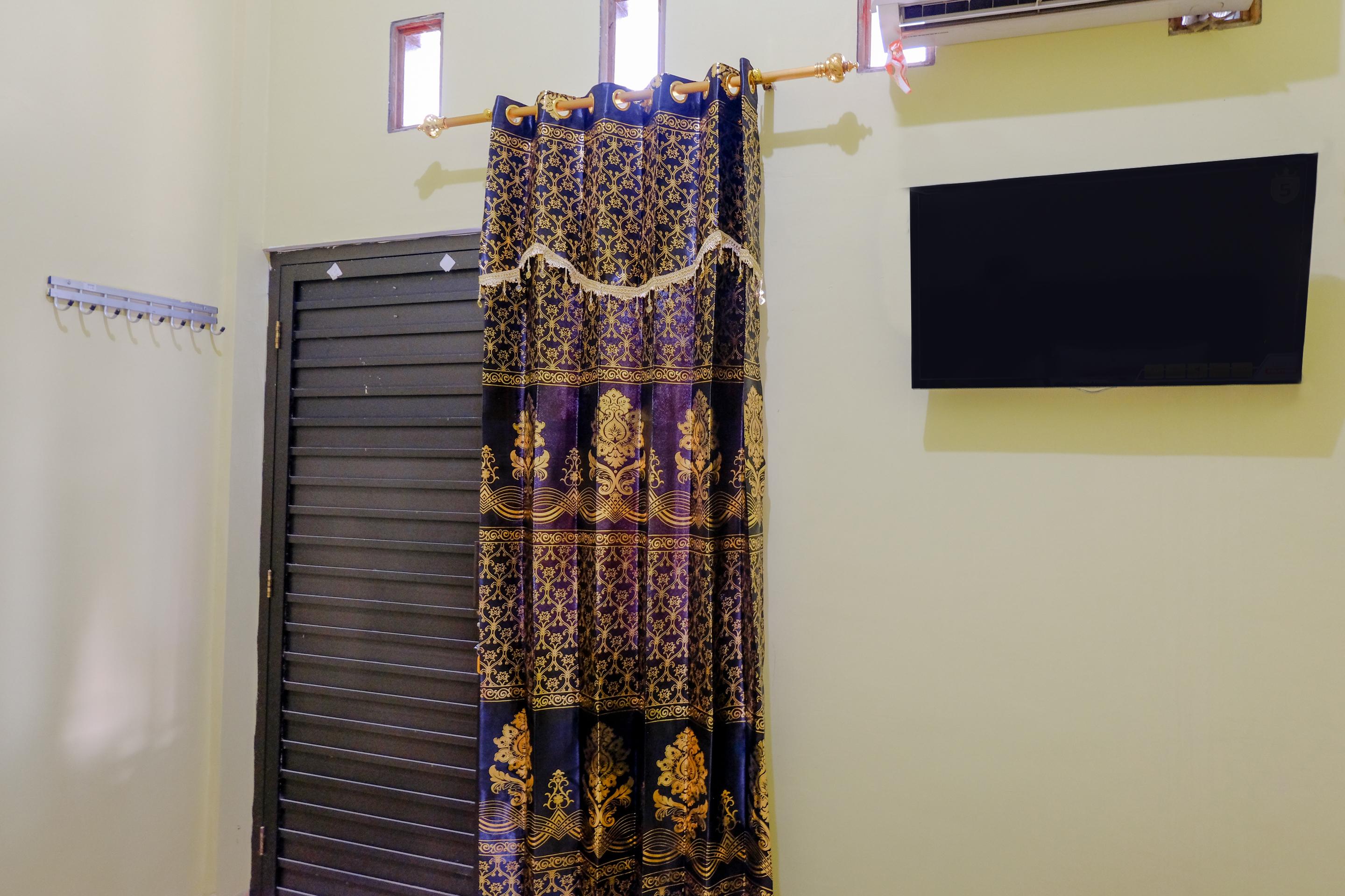 Oyo 1784 Hj. Aniek Residence Madiun Luaran gambar