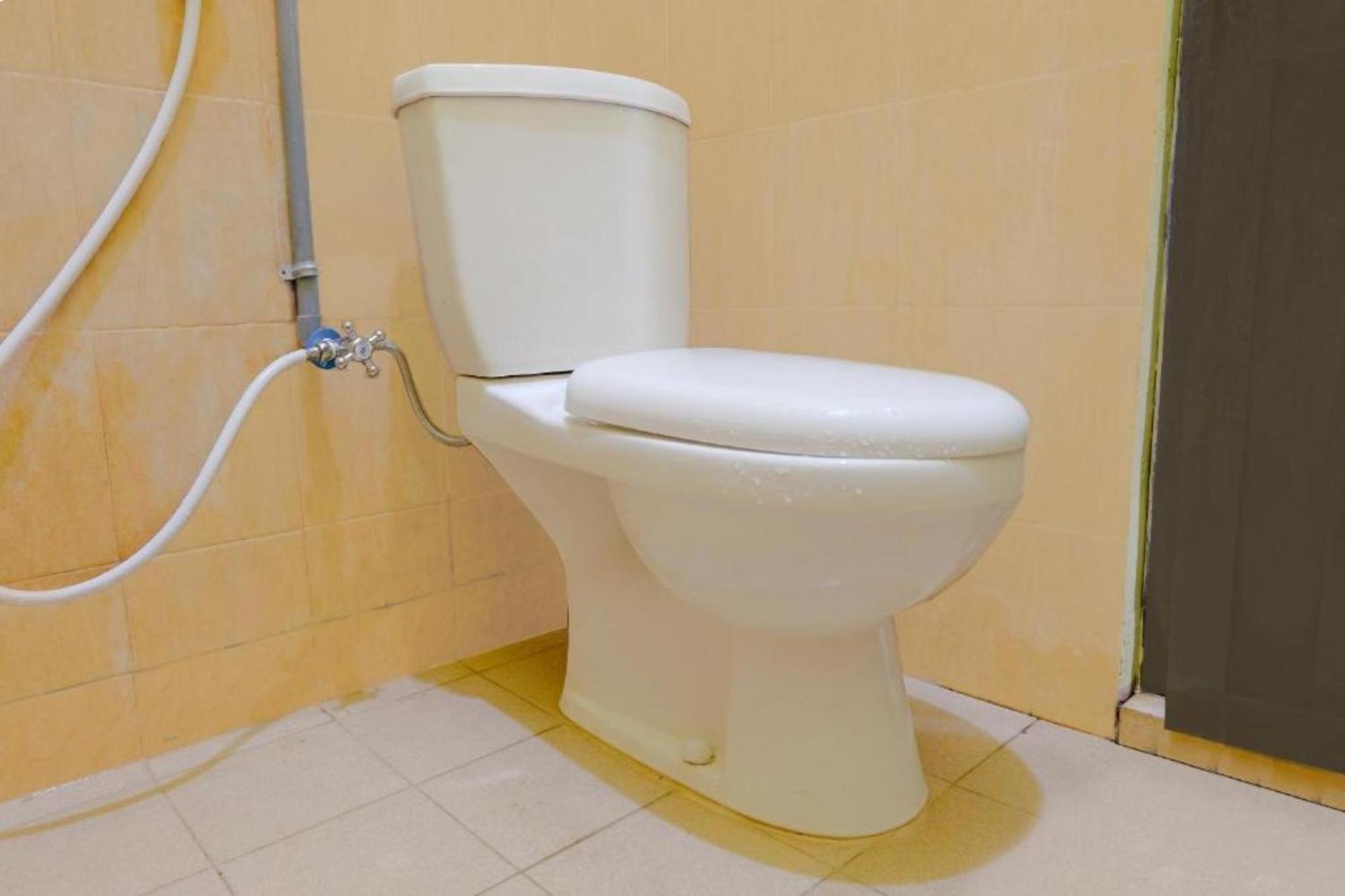 Oyo 1784 Hj. Aniek Residence Madiun Luaran gambar
