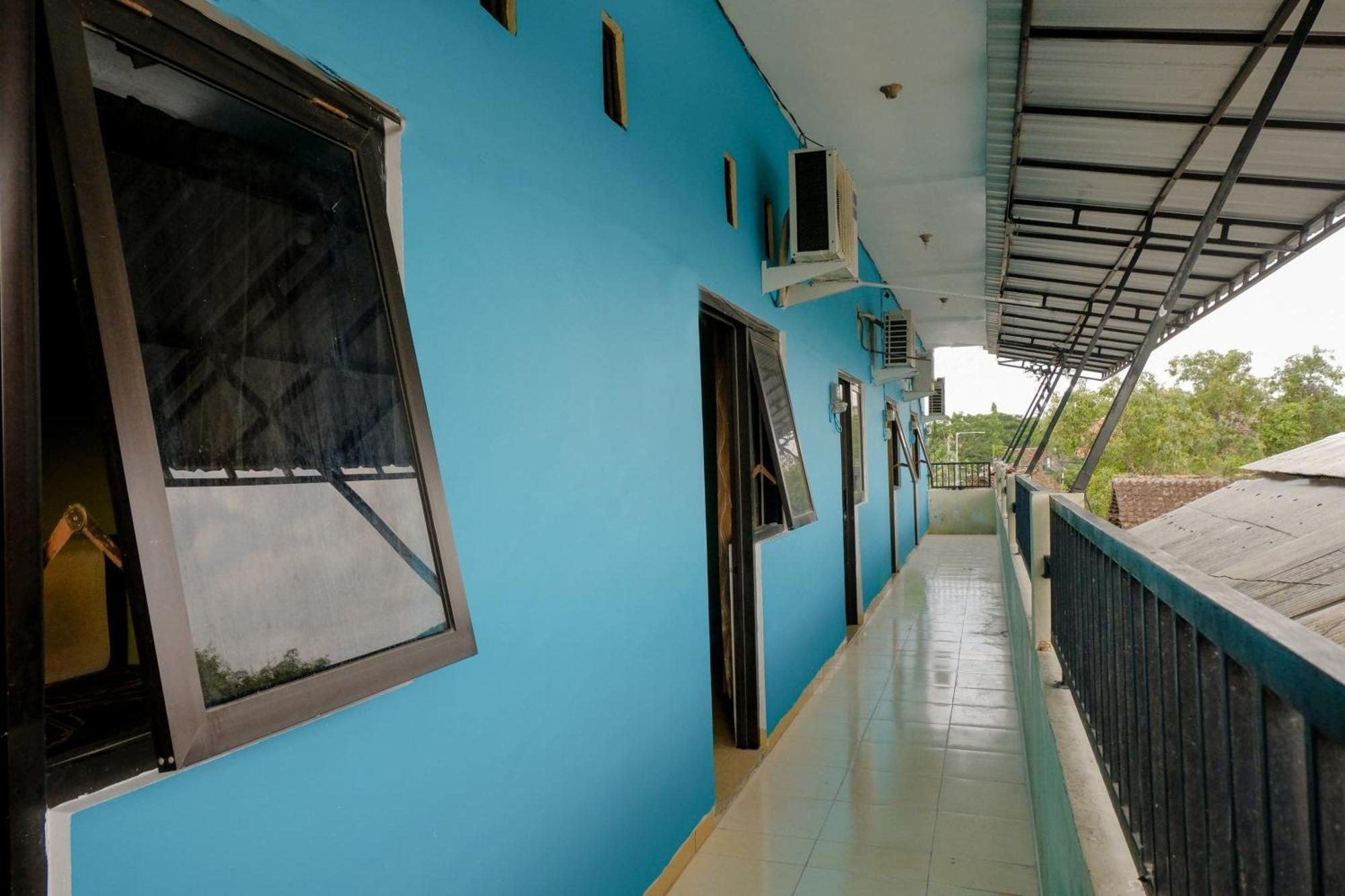 Oyo 1784 Hj. Aniek Residence Madiun Luaran gambar